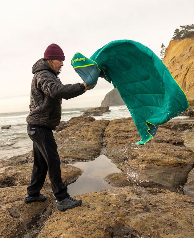 Rumpl mountainsmith コラボ　ブランケット Original Puffy Blanket: Glacier | Rumpl. Set. Go.