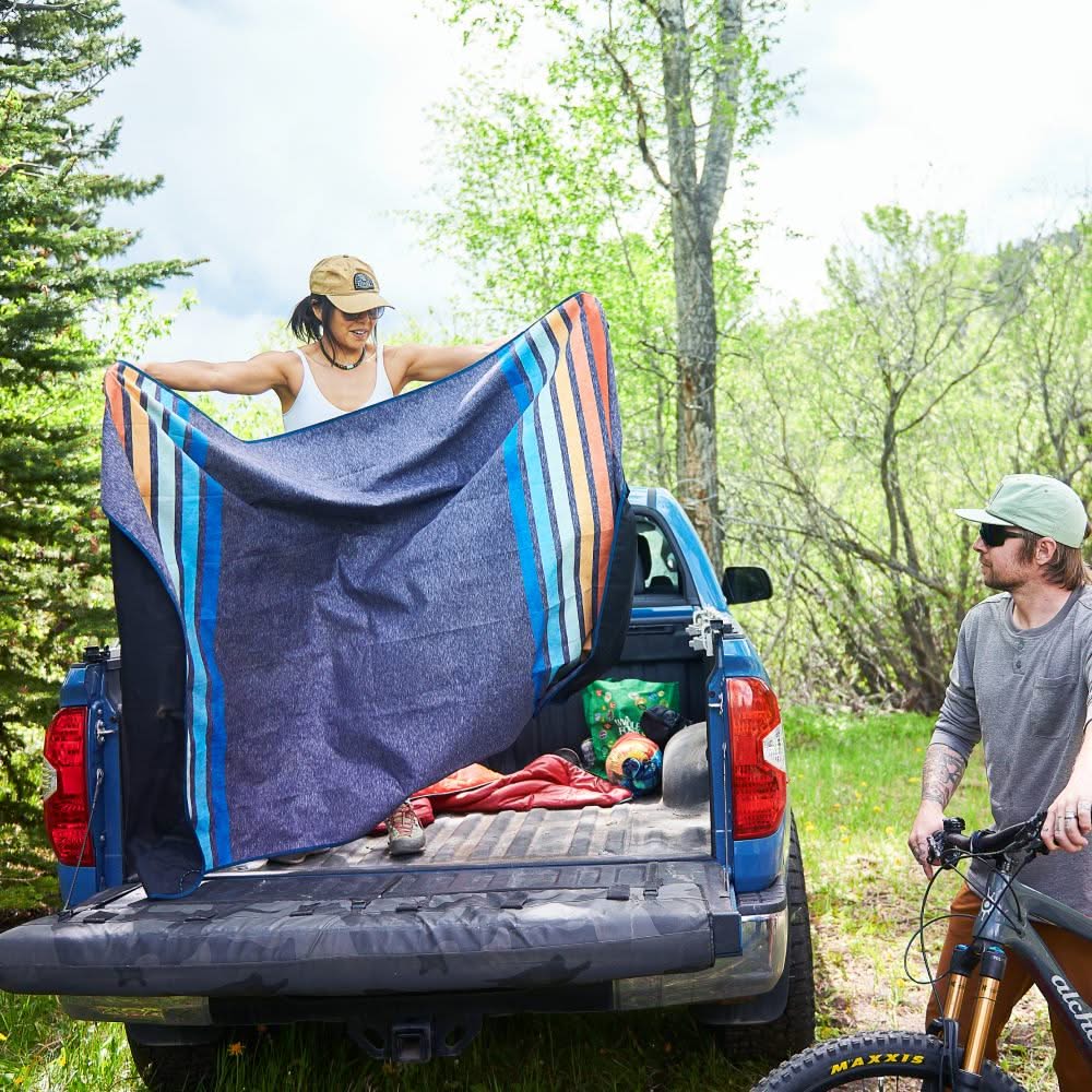 Everywhere Mat: Coast Retro Rays | Rumpl. Set. Go.
