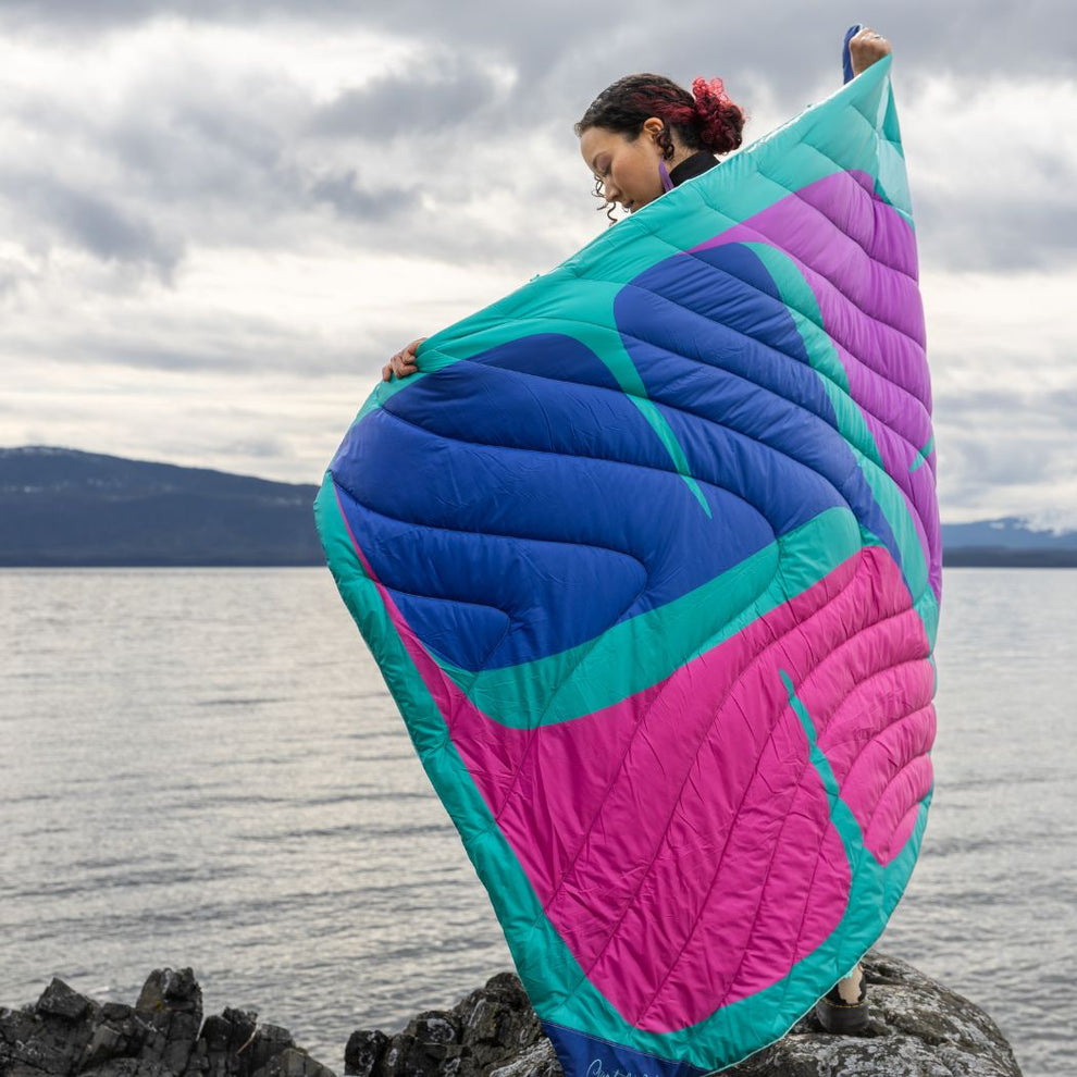 Rumpl Original Puffy Blanket - Crystal Worl - Together Original Puffy Blanket - Together - Wooch Een  | Rumpl x Crystal Worl Printed Original