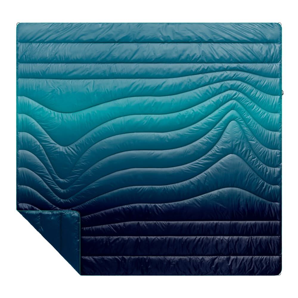 Ocean Fade Puffy Blanket Rumpl