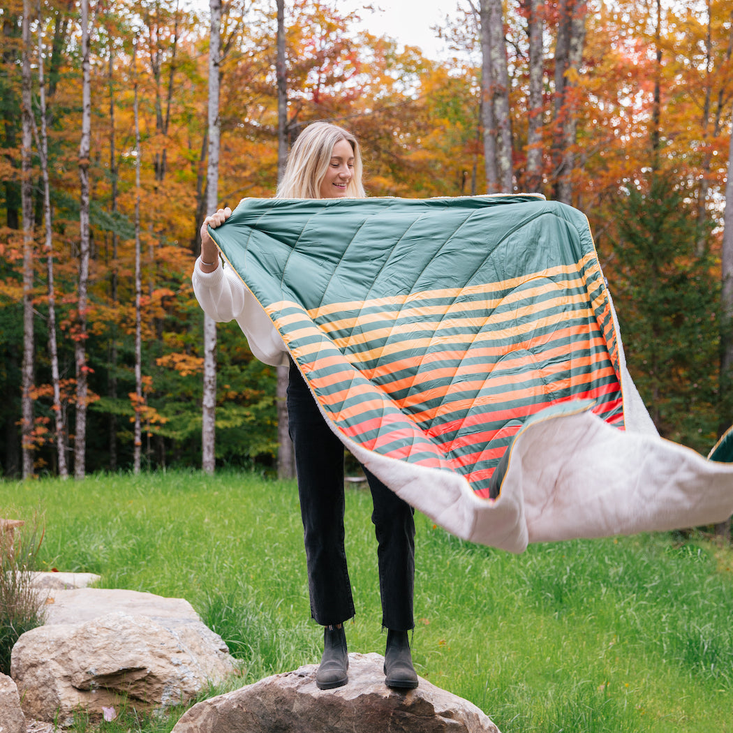 Sherpa Puffy Blanket - Forest Rays – Rumpl